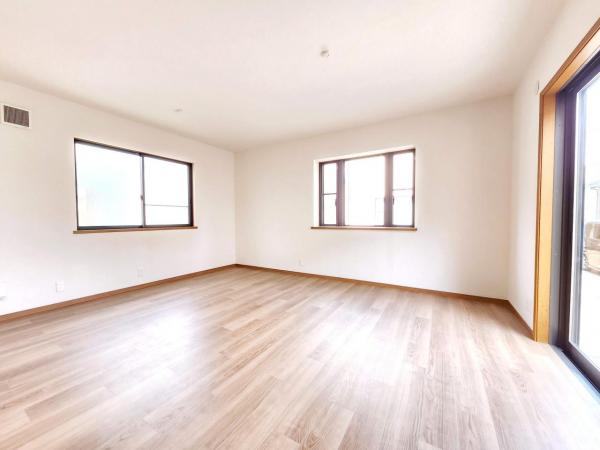 中央区鈴谷5丁目　中古戸建 リビング