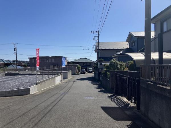 八王子市みなみ野3丁目　2区画（建築条件なし） 前面道路含む現地写真
