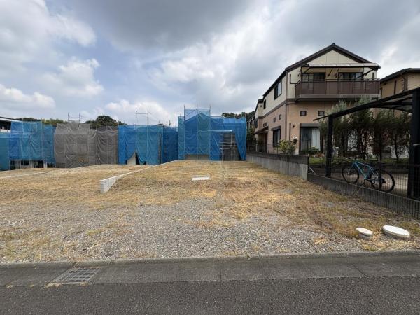八王子市兵衛2丁目　宅地分譲 前面道路含む現地写真