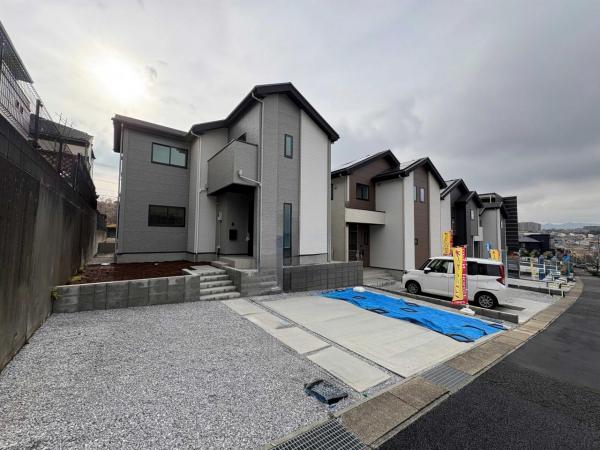 八王子市兵衛2丁目　新築戸建 前面道路含む現地写真