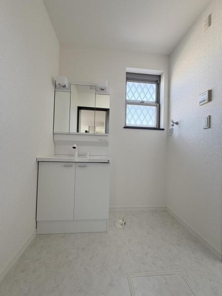 八王子市片倉町2899-12　戸建 洗面化粧台