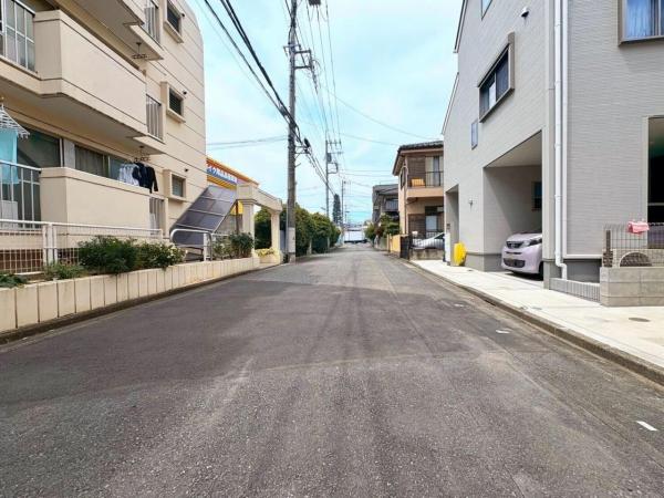 東村山市本町1丁目の戸建 前面道路含む現地写真