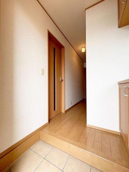 小平市天神町1丁目の戸建 玄関