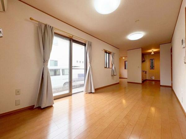 小平市天神町1丁目の戸建 リビングダイニング