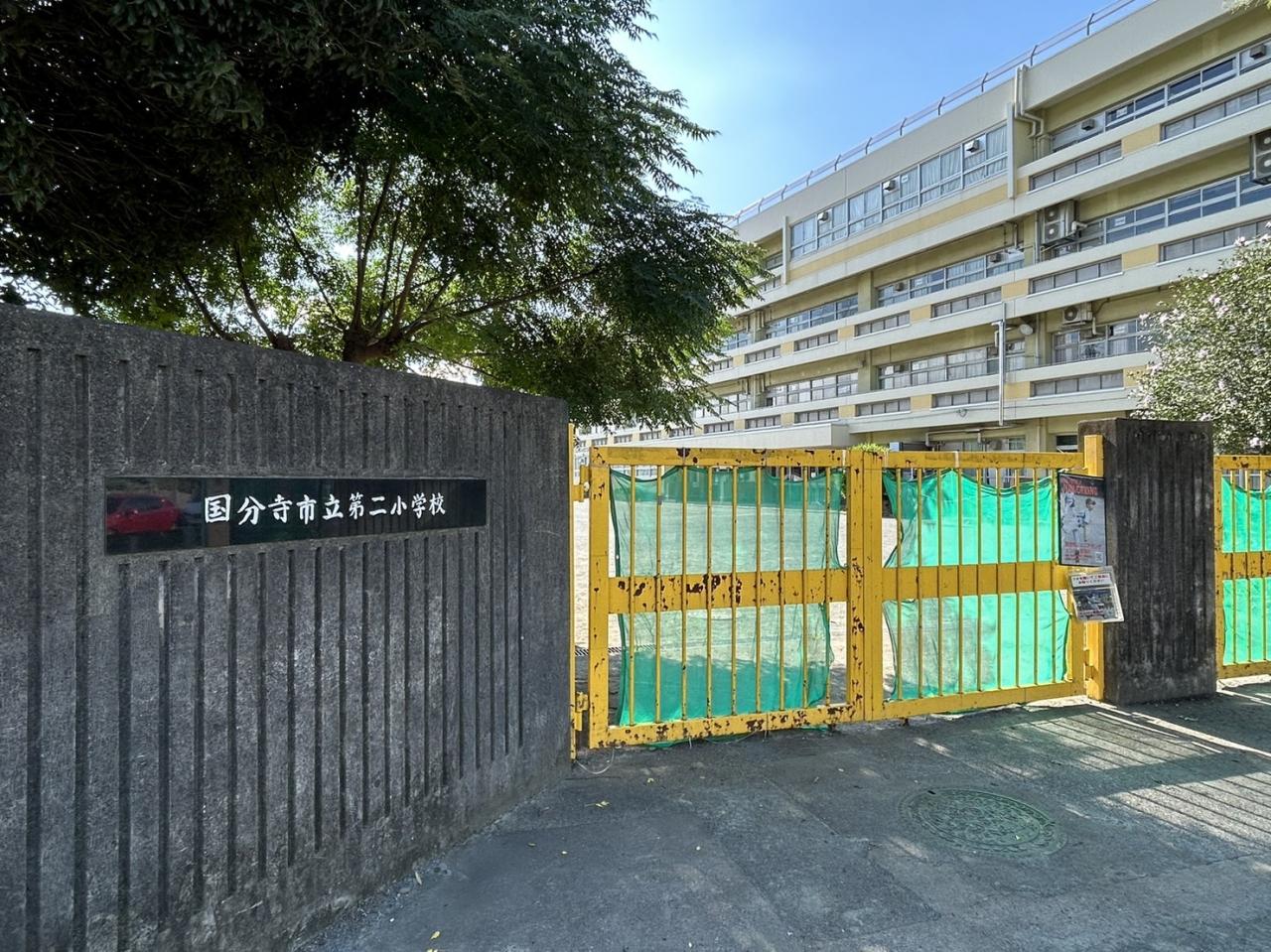 国分寺市光町3丁目の戸建 駐車場
