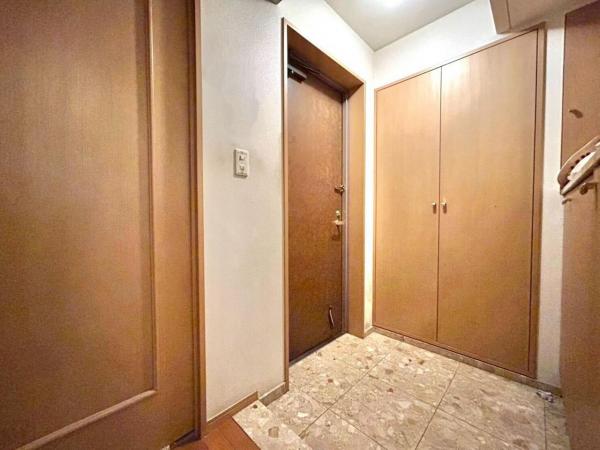 ヴィラージュ・ヴェール七番館 玄関