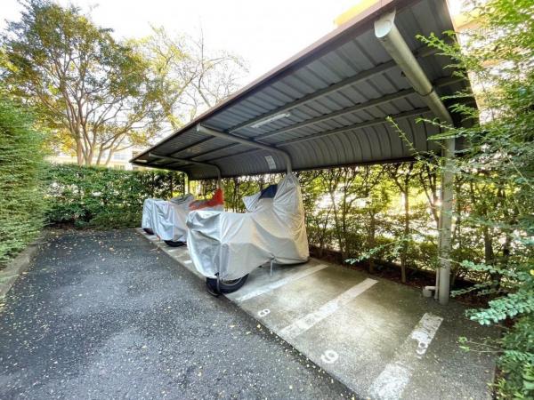 ヴィラージュ・ヴェール七番館 敷地内駐車場