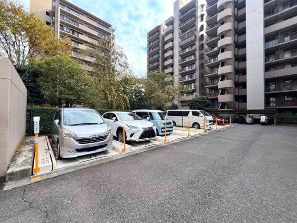 ヴィラージュ・ヴェール七番館 駐車場