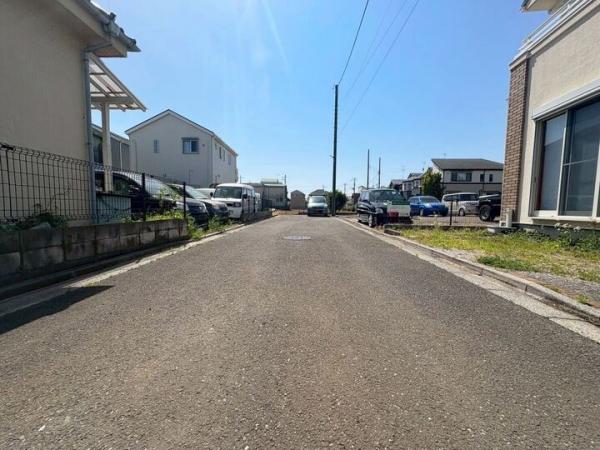 東村山市廻田町1丁目の戸建 前面道路含む現地写真