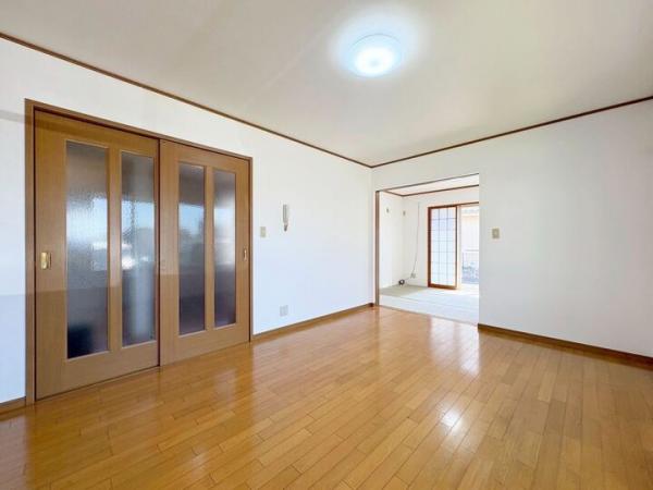 東村山市廻田町1丁目の戸建 リビング