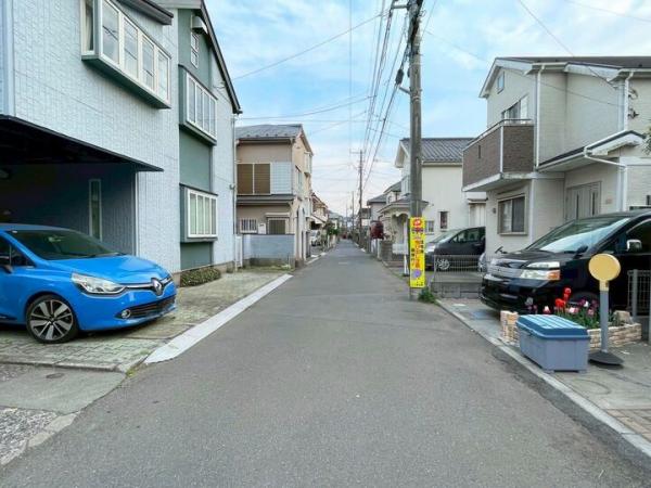 小平市仲町の戸建 前面道路含む現地写真
