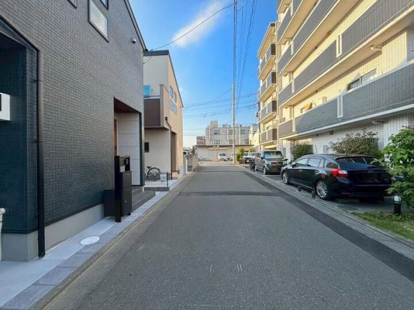 小平市小川東町5丁目の新築戸建　ラスト1棟 前面道路含む現地写真