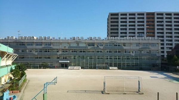 荒川区町屋7丁目 売地 前面道路含む現地写真