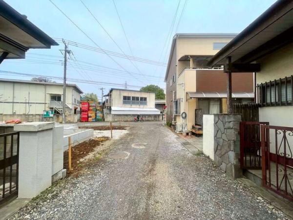 東村山市久米川町1丁目の戸建 限定1棟 前面道路含む現地写真