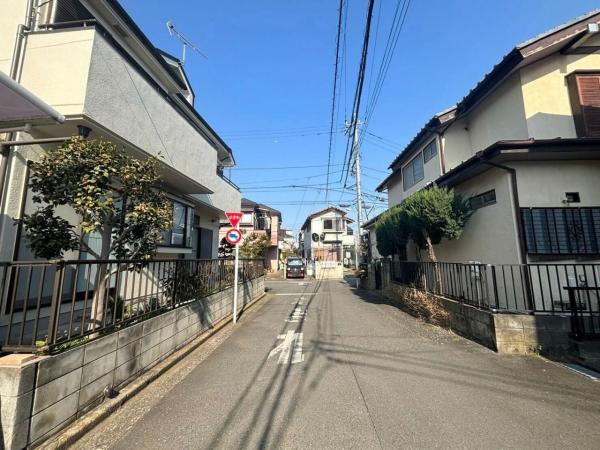 東村山市恩多町2丁目の戸建て 前面道路含む現地写真