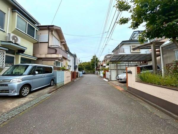 小平市花小金井4丁目の新築戸建 前面道路含む現地写真