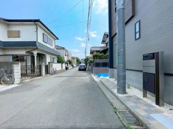 国分寺市並木町3丁目の新築戸建 前面道路含む現地写真