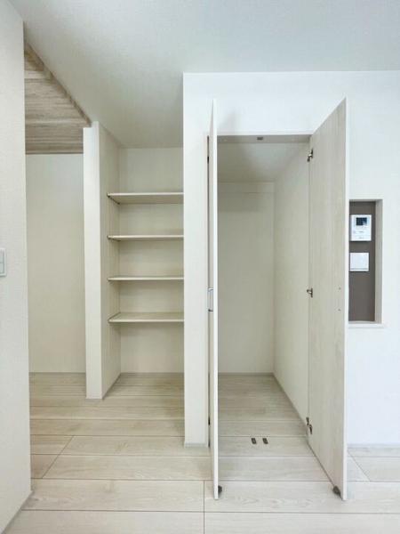 国分寺市並木町3丁目の新築戸建 収納
