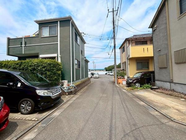 東村山市恩多町5丁目の戸建 前面道路含む現地写真