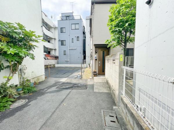 北区中里1丁目　土地 前面道路含む現地写真
