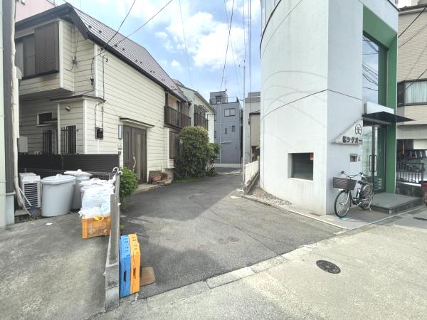 北区中里1丁目　土地 前面道路含む現地写真