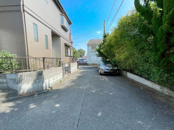 東大和市高木町2丁目の戸建 前面道路含む現地写真