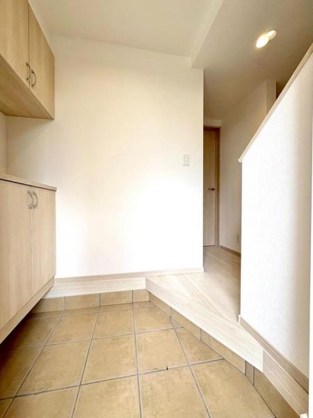 東大和市奈良橋6丁目の戸建 玄関