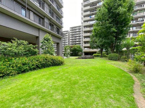 ヴィラージュヴェール一番館 中庭