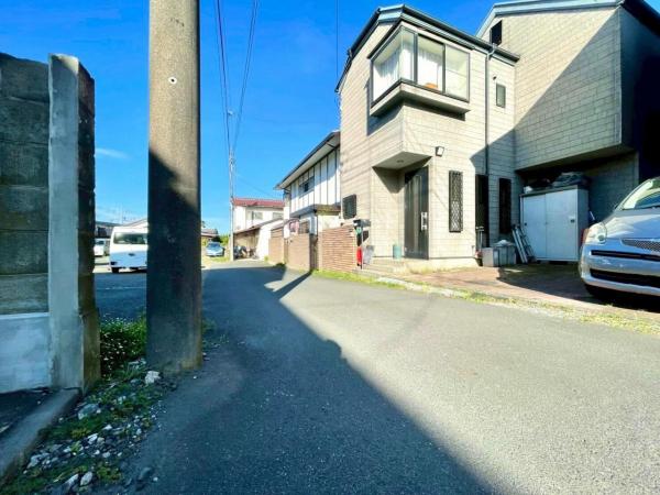 東大和市中央4丁目の戸建 前面道路含む現地写真