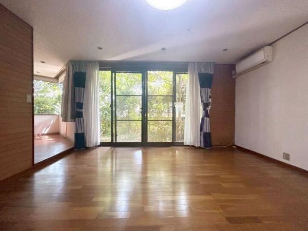 東大和市狭山4丁目の戸建 リビング