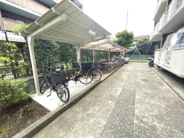 トマス本八幡 駐輪場