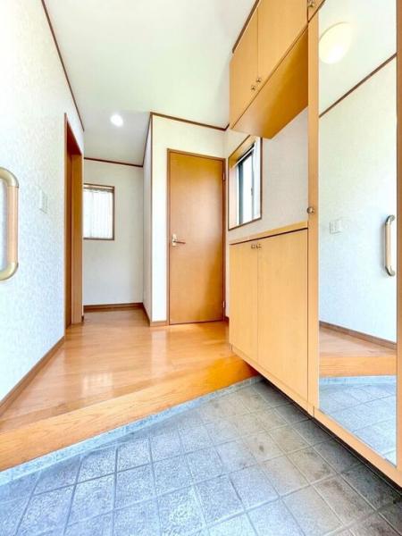 小平市学園東町3丁目の戸建 玄関