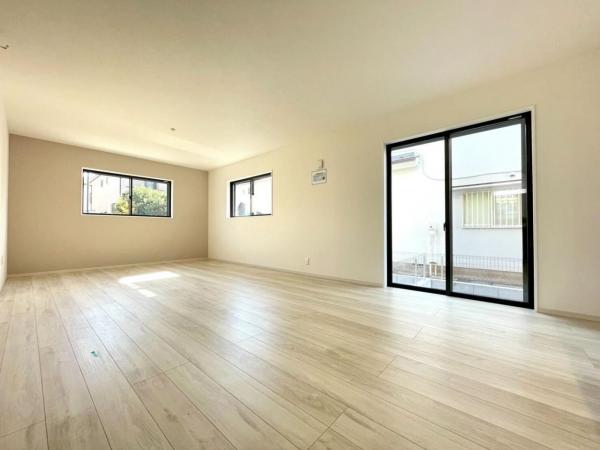 小平市上水新町2丁目の新築戸建 前面道路含む現地写真