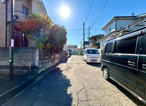 小平市上水新町2丁目の新築戸建 前面道路含む現地写真