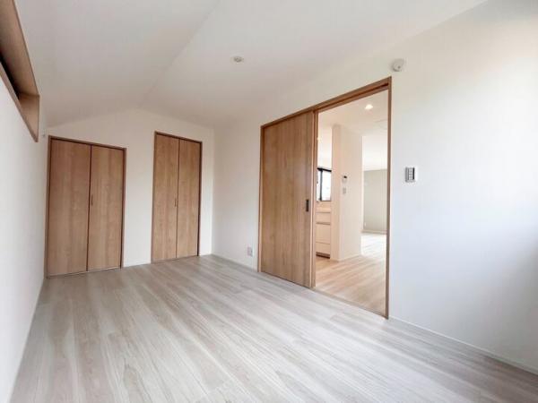 東大和市向原6丁目の新築戸建 洋室