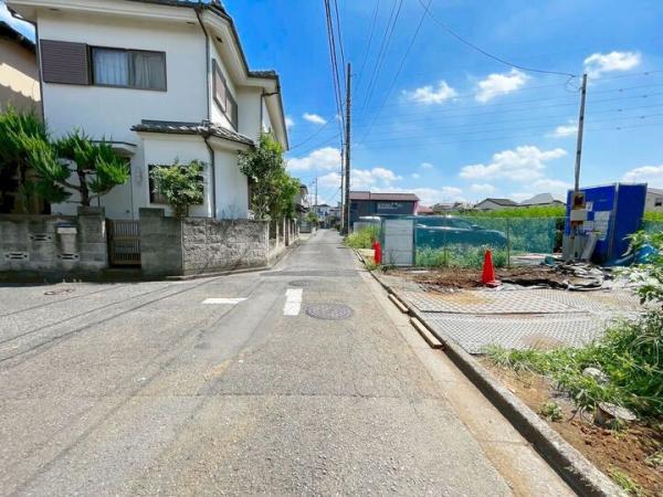 東大和市向原6丁目の新築戸建 前面道路含む現地写真