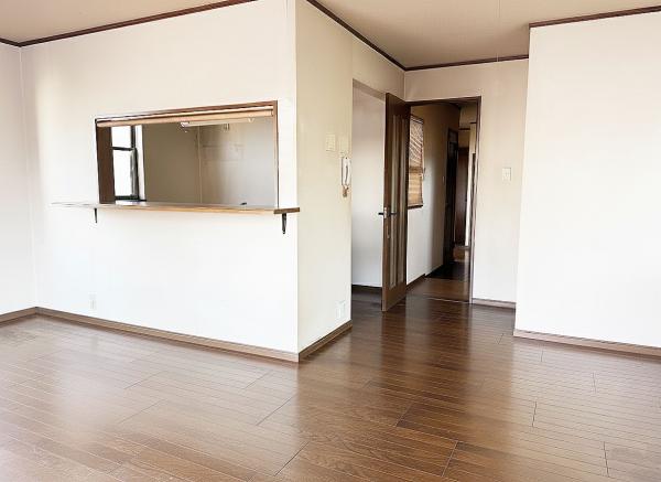 千葉市若葉区大宮台1丁目 中古戸建 リビング