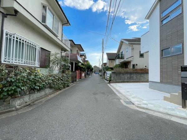 小金井市貫井南町5丁目の戸建 前面道路含む現地写真