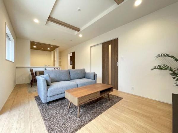 小金井市貫井南町5丁目の戸建 リビング