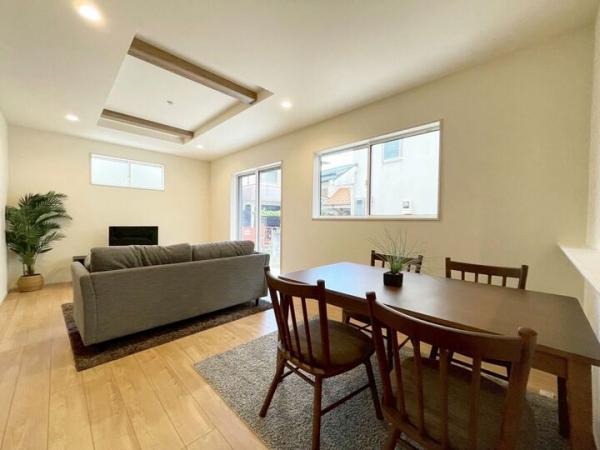 小金井市貫井南町5丁目の戸建 リビングダイニング