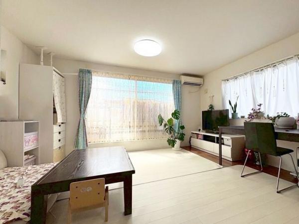 東村山市萩山町1丁目の戸建 リビング