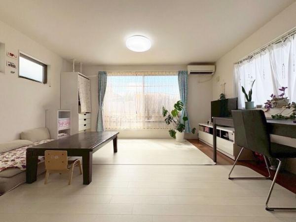 東村山市萩山町1丁目の戸建 リビング
