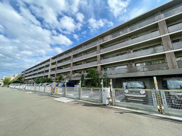 デュオセーヌ国立 駐車場