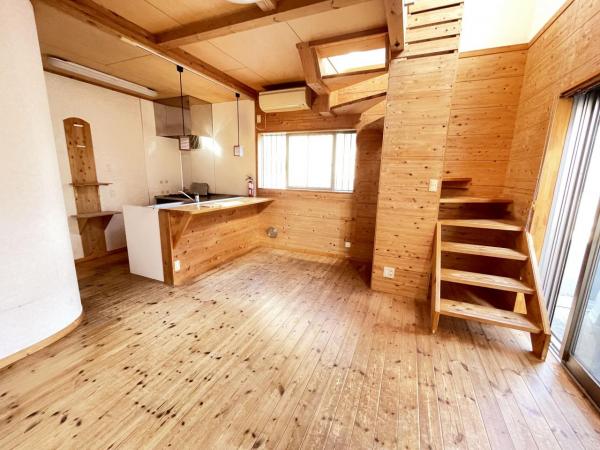 川口市戸塚南5丁目 中古戸建 リビング