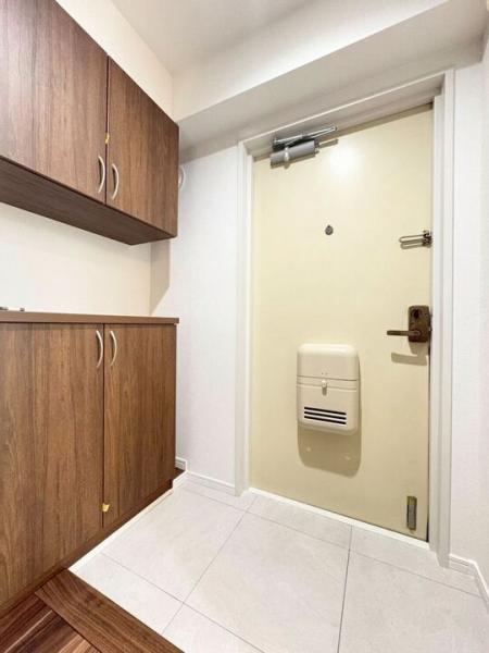 東大和ナショナルコート 玄関