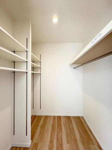 小平市津田町2丁目の新築戸建 ウォークインクローゼット
