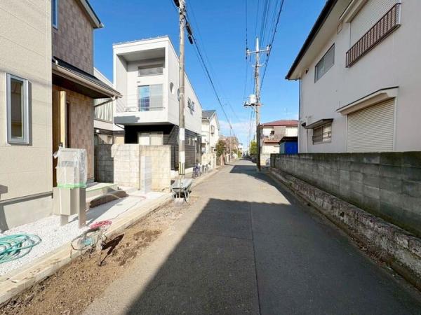 小平市津田町2丁目の新築戸建 前面道路含む現地写真