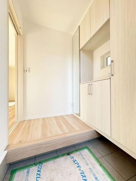 小平市津田町2丁目の新築戸建 玄関