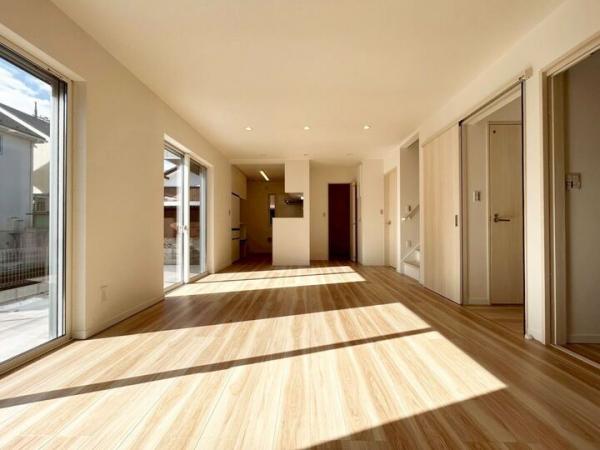 小平市津田町2丁目の新築戸建 リビングダイニング