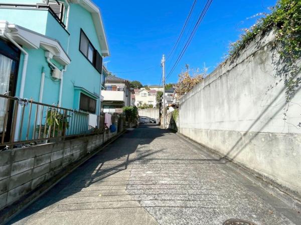 東大和市高木1丁目の戸建 前面道路含む現地写真